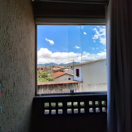 APTO PRAIA UBATUBA - Lindo e Equipado! Internet 500mb e 3 Tvs 2 Quartos Estacionamento TUDO PERTO-2